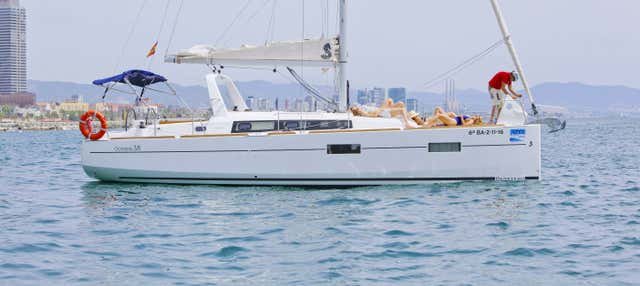 Barcelona, España - Paseo en velero por Barcelona en grupo reducido
