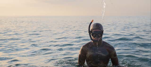 Barcelona, España - Snorkel en la playa de Levante