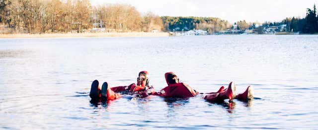 Estocolmo, Suecia - Senderismo por la Reserva Natural de Bogesund + Flotación en un lago helado