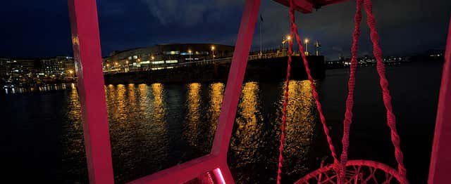 Gijón, España - Paseo nocturno en barco por Gijón