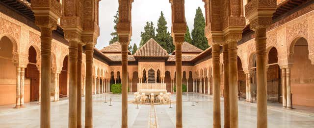 Granada, España - Transporte a la Alhambra y los Palacios Nazaríes con entradas y guía