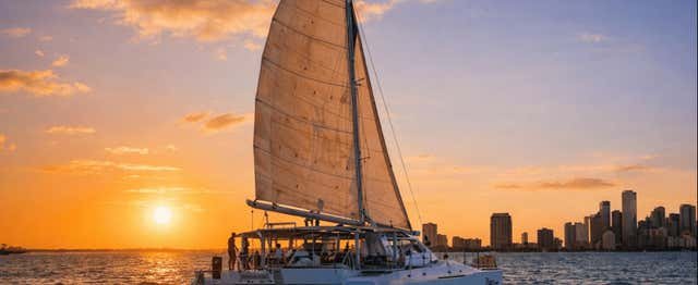 Miami, Estados Unidos - Paseo en catamarán por Miami al atardecer + Barra libre