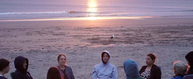 Puerto Pirámides, Argentina - Meditación al atardecer en Puerto Pirámides