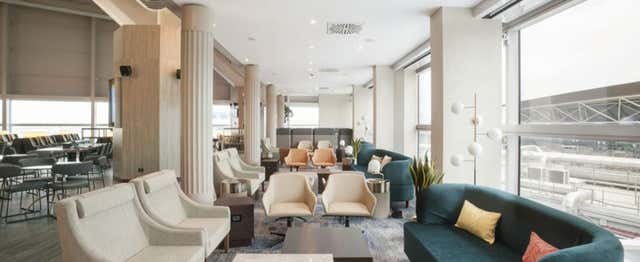 Roma, Italia - Acceso a la sala VIP del Aeropuerto de Roma Fiumicino: Plaza Premium Lounge
